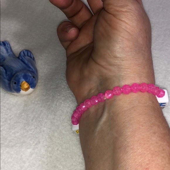 QUEEN Block Letter Pink & Clear Bead Bracelet - Picture 8 of 8